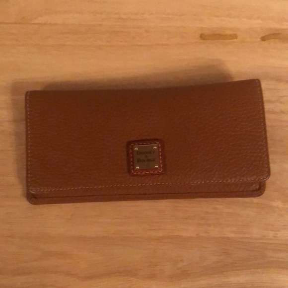 Dooney & Bourke Handbags - Dooney & Bourke Wallet